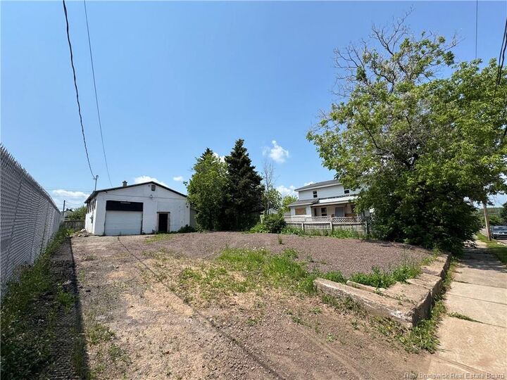 190 Spruce Street — photo 1