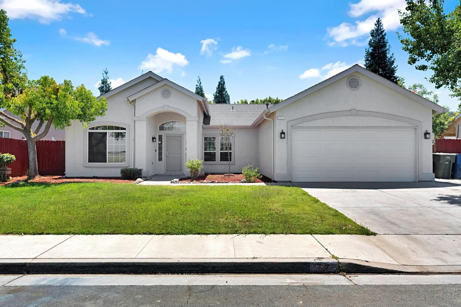 Property Photo:  1742 Acacia Avenue  CA 93657 