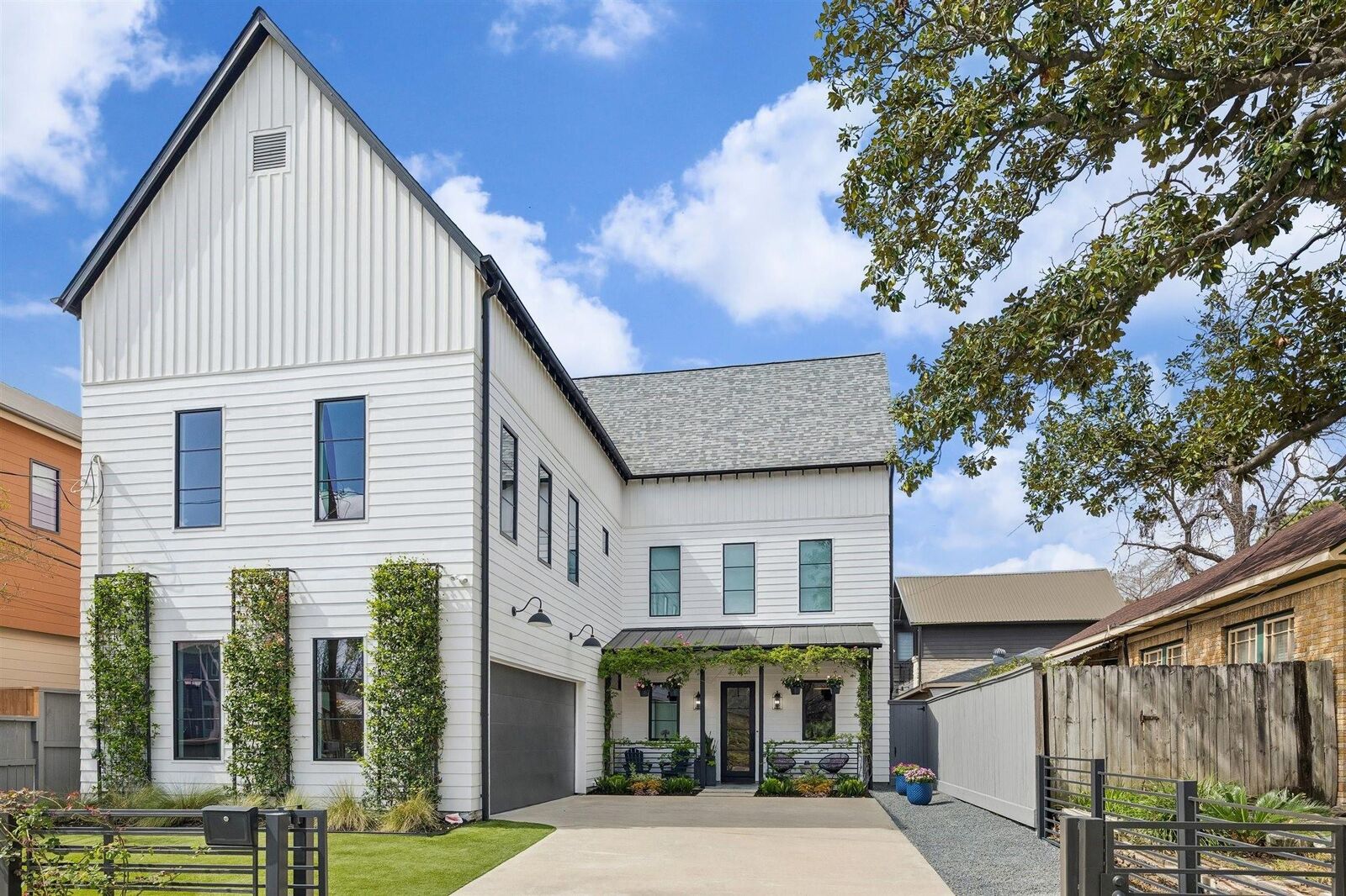 Property Photo: 2705 Julian Street TX 77009