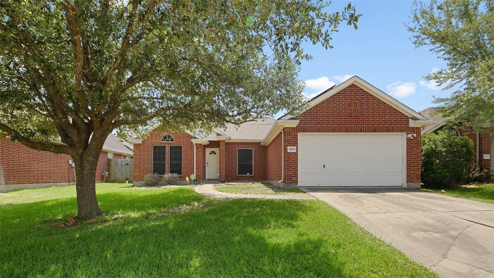 Property Photo: 24019 Surreygate Drive TX 77373