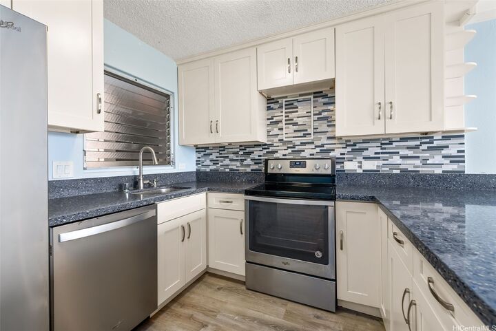 Property Photo: 98-707 Iho Place 2/402 HI 96701