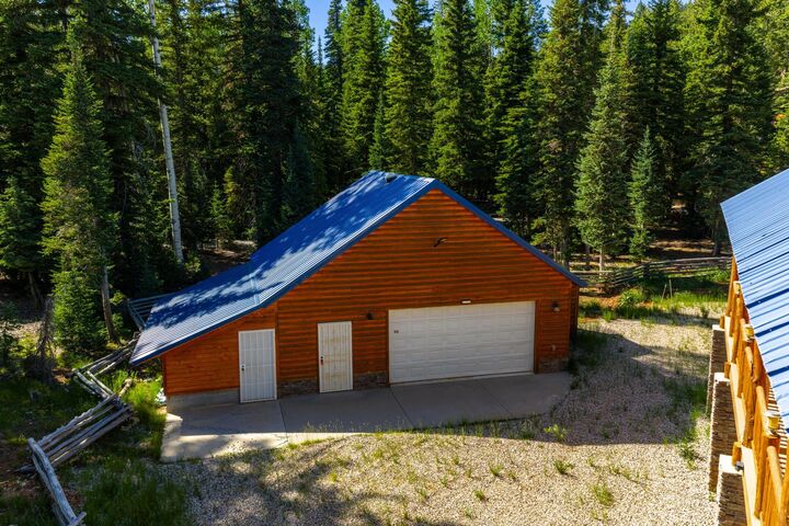 Property Photo: 250 Silver Spruce Dr UT 84762