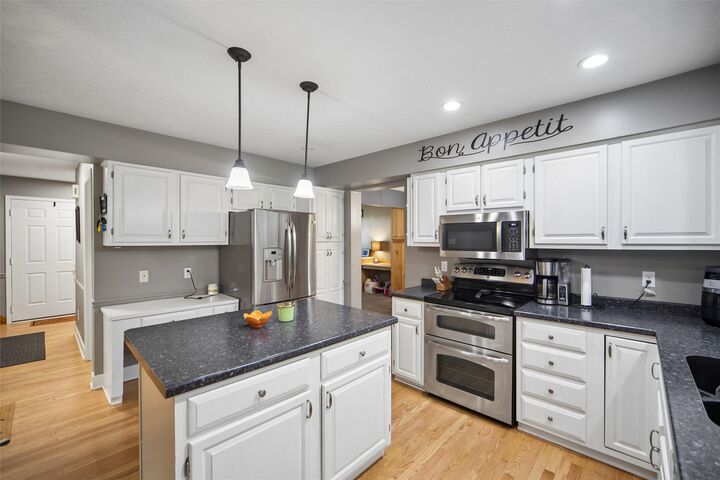 Property Photo:  4709 80th Place  IA 50322 