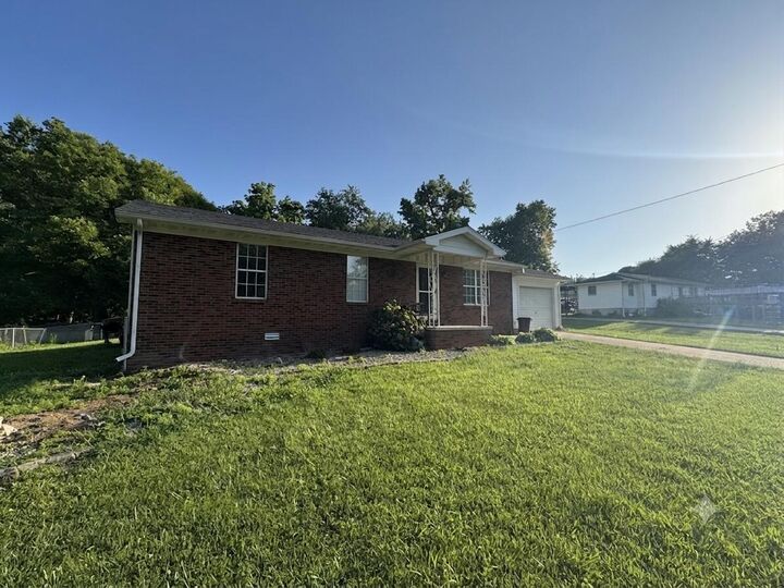 Property Photo: 297 Oak Street KY 42642