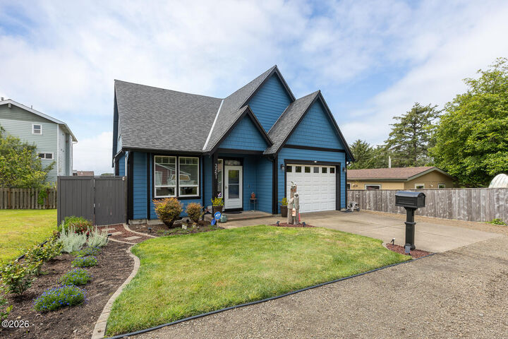Property Photo:  3251 NW Neptune Avenue  OR 97367 