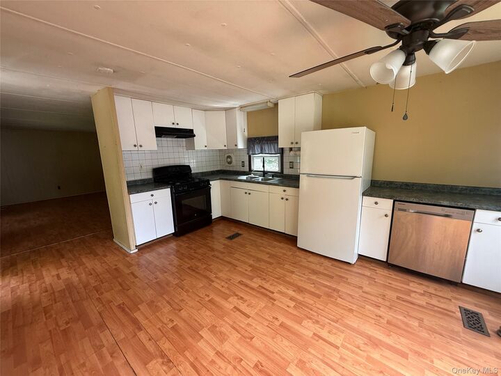 Property Photo: 20 Tanglewood Park Drive NY 12542