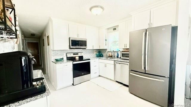 Property Photo:  26 Robinwood Street  NY 11950 