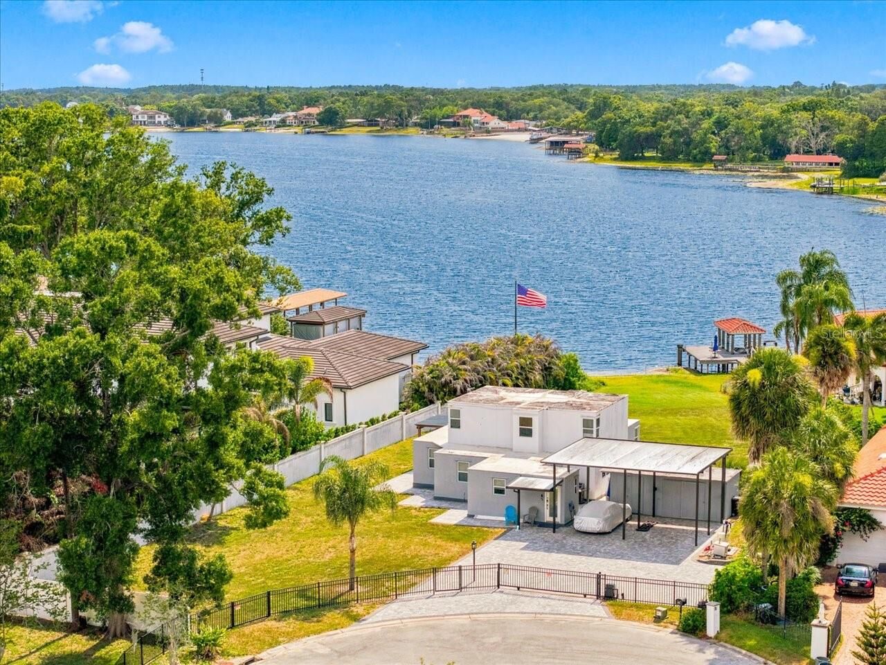 Property Photo: 12002 Waterside Court FL 33612