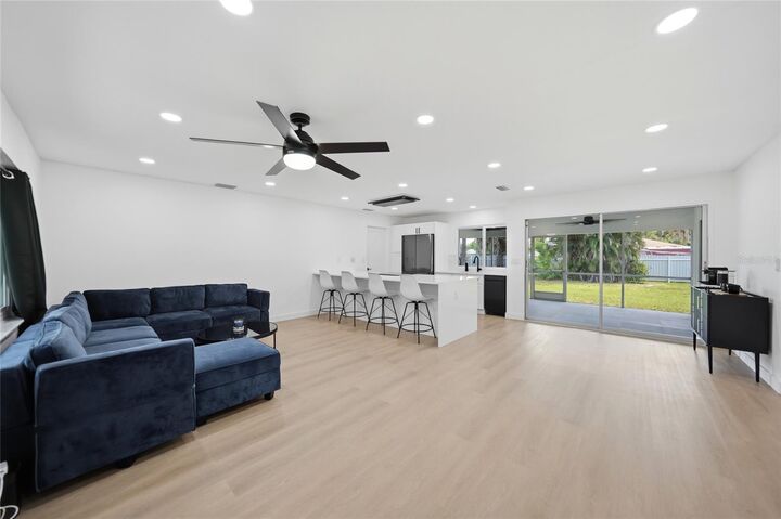 Property Photo:  2506 Lakeshore Circle  FL 33952 