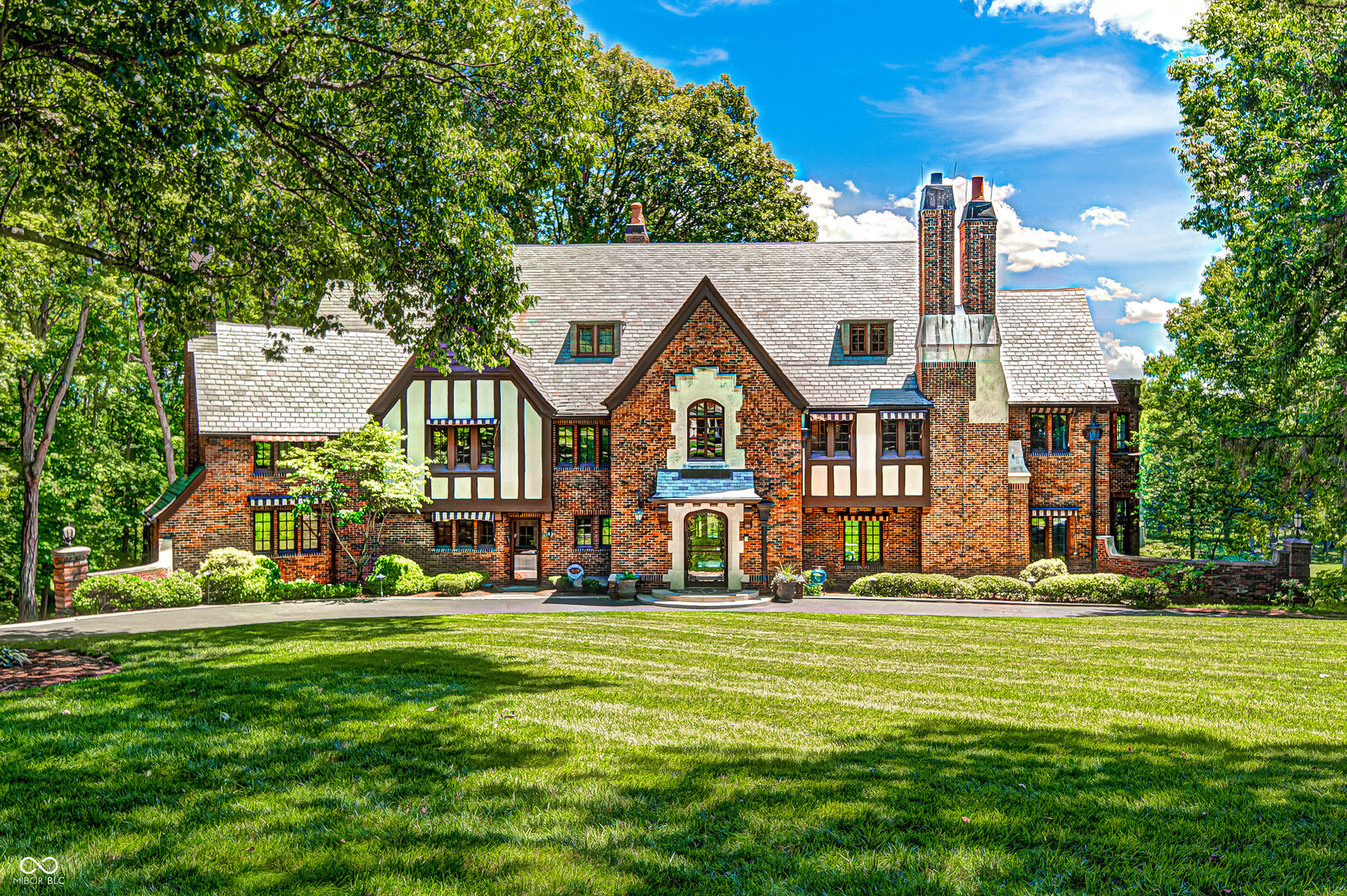Property Photo:  