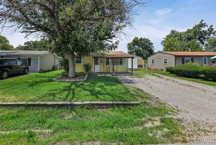 Property Photo:  221 Saint John Drive  IL 62206 