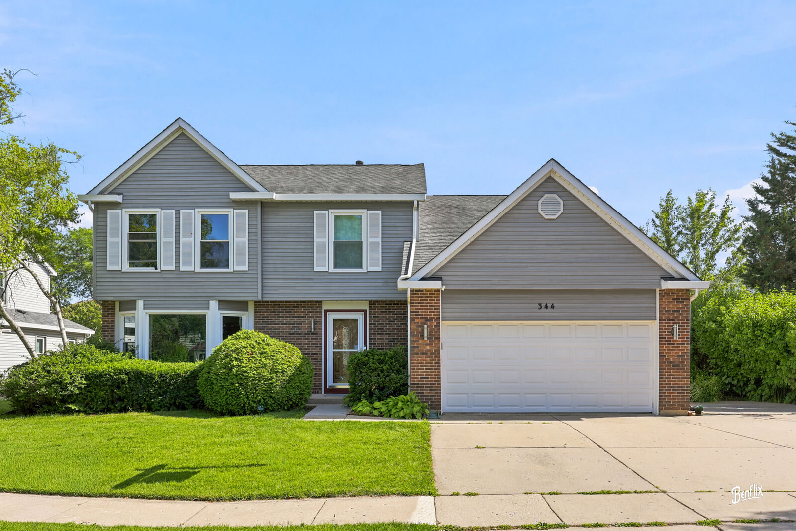 Property Photo:  344 E Fox Hill Drive  IL 60089 