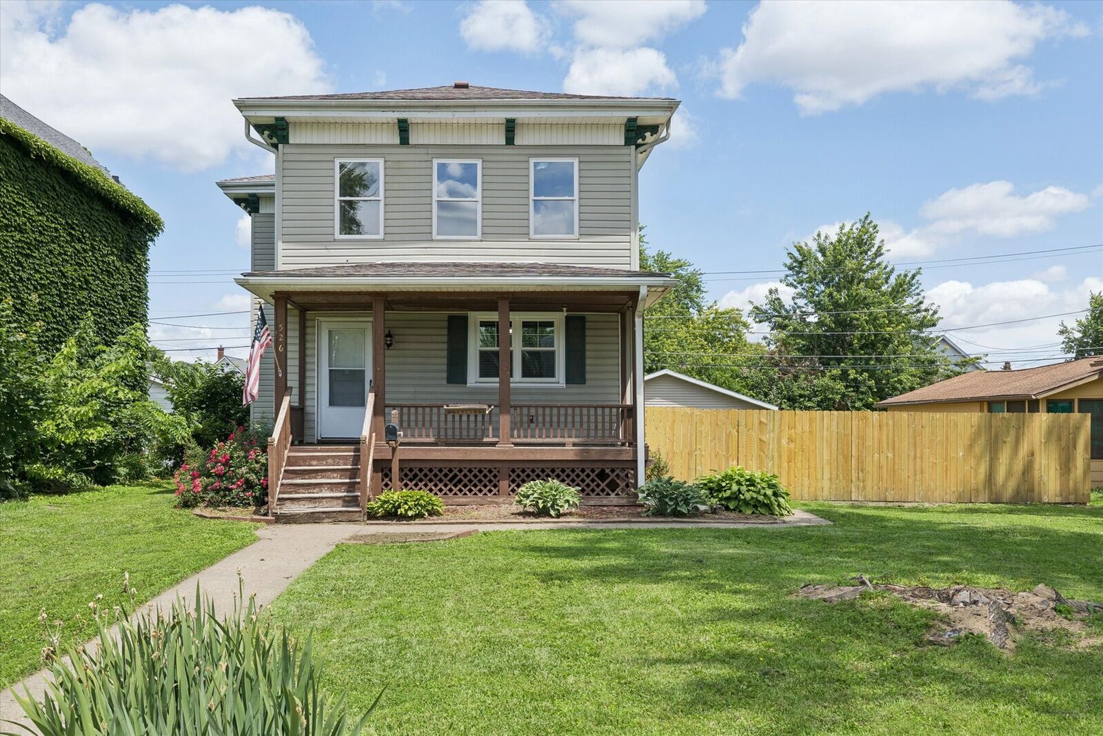 Property Photo:  526 4th Avenue S  IA 52732 
