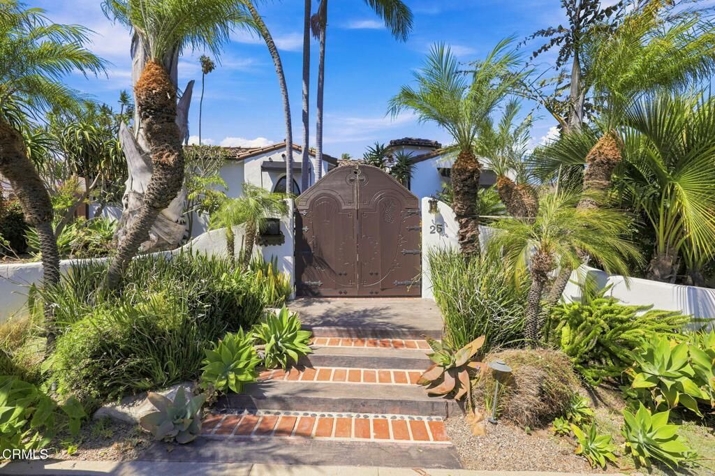 Property Photo: 25 Encinal Place CA 93001