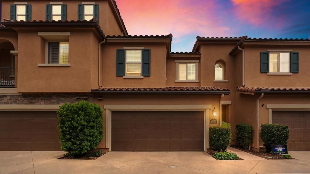 Property Photo:  