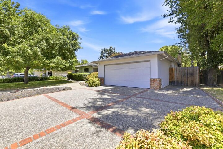 Property Photo:  800 Piedmont Drive  CA 95822 