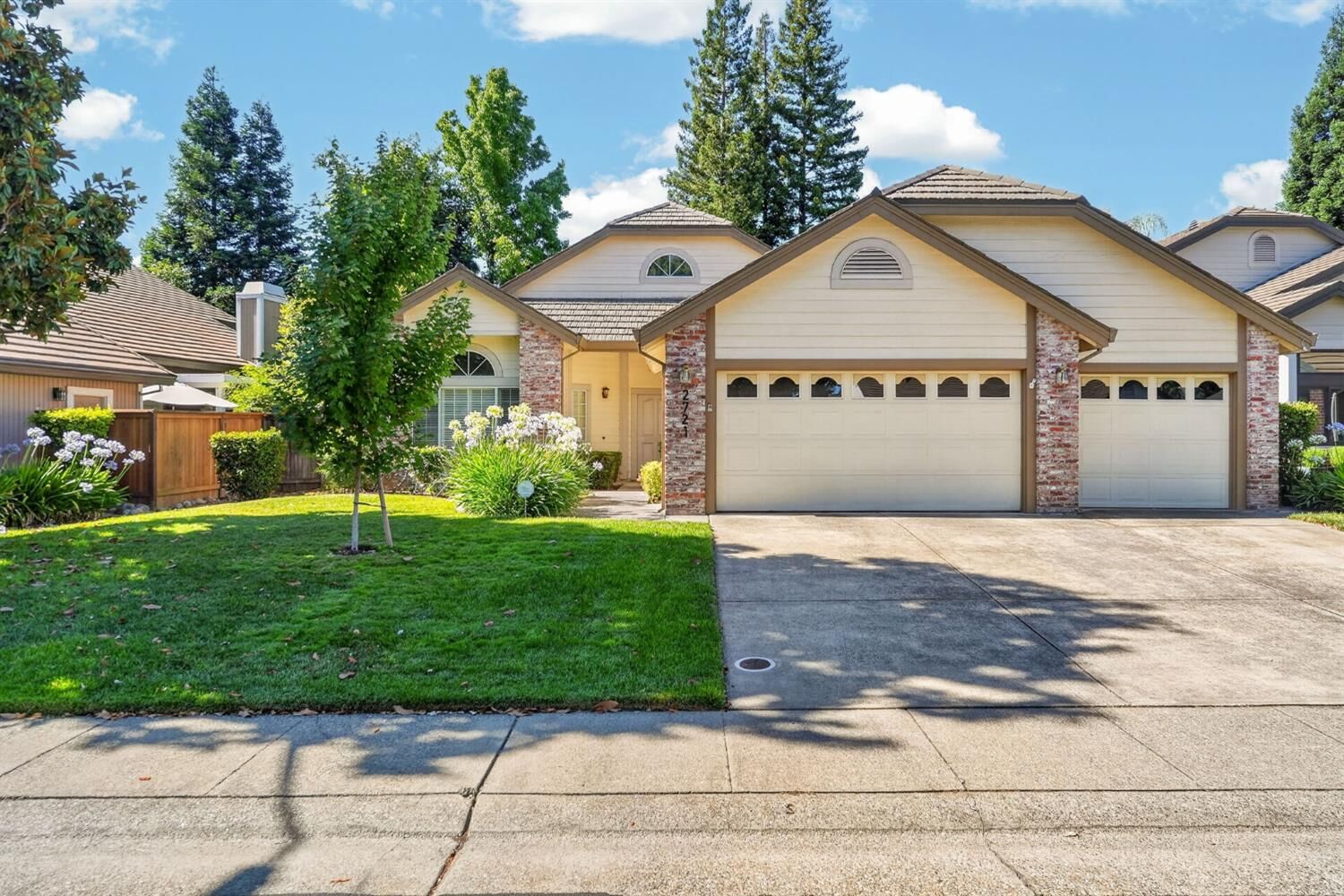 Property Photo: 2721 Courtside Drive CA 95661