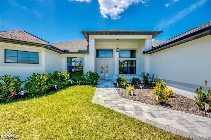 Property Photo:  2104 SW 28th Lane  FL 33914 