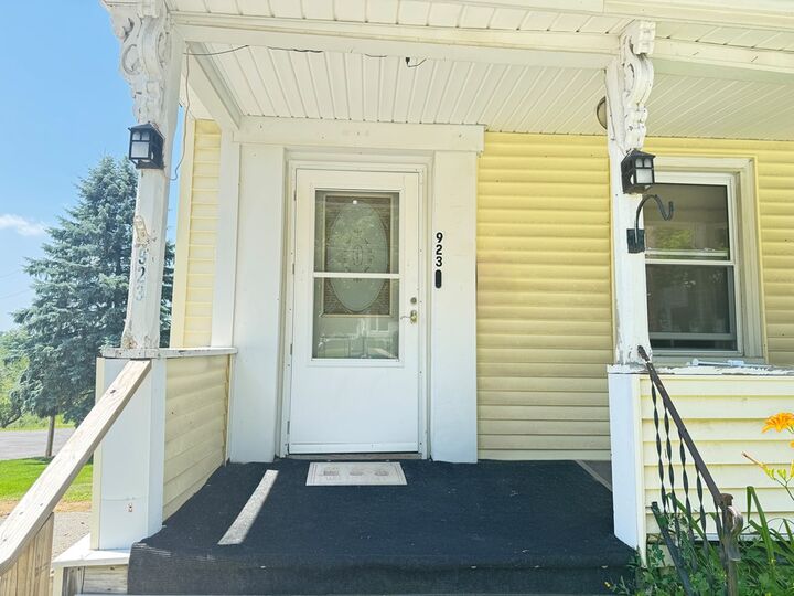 Property Photo:  923 Main St  PA 18829 