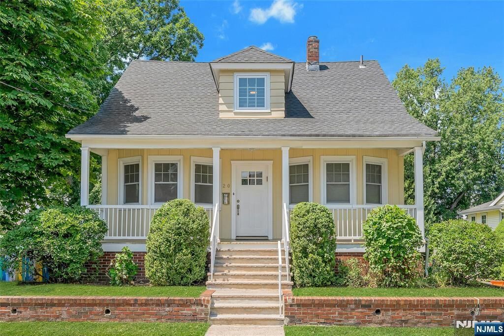 Property Photo:  20 Florence Place  NJ 07407 