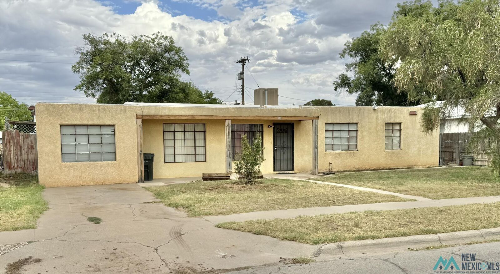Property Photo: 910 Walter Street NM 88220