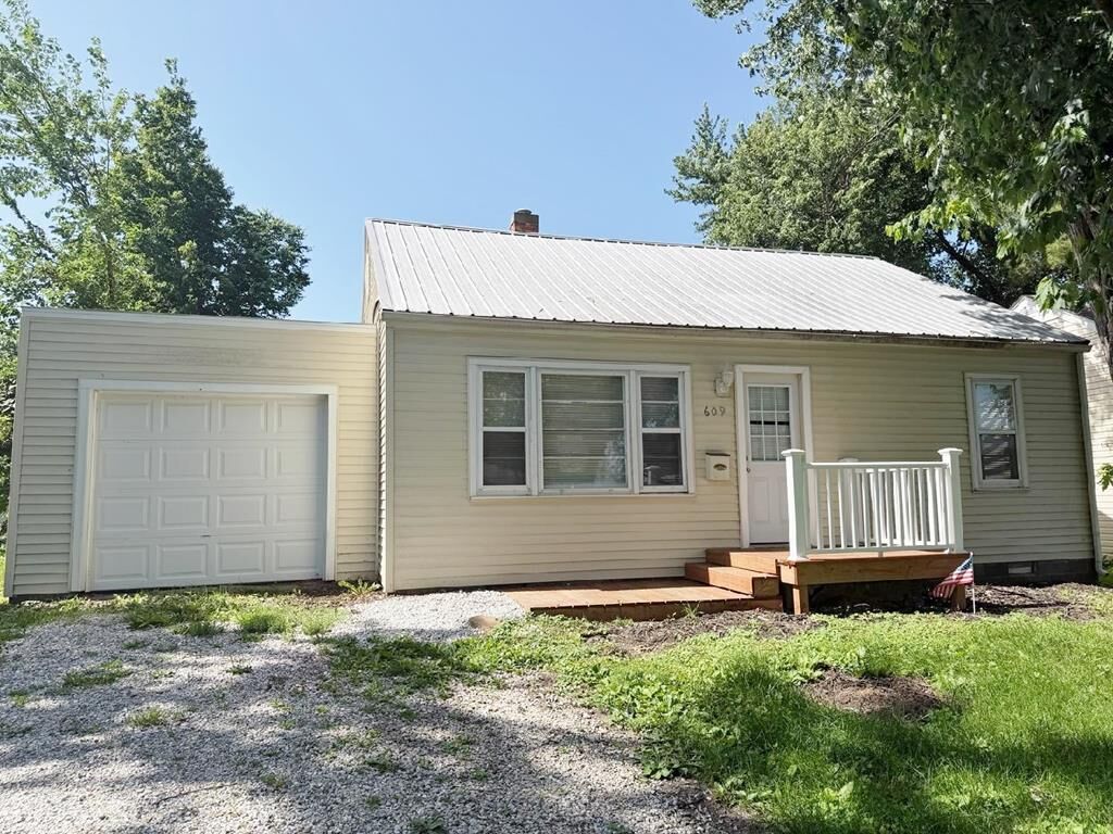 Property Photo: 609 W Patterson Street MO 63501