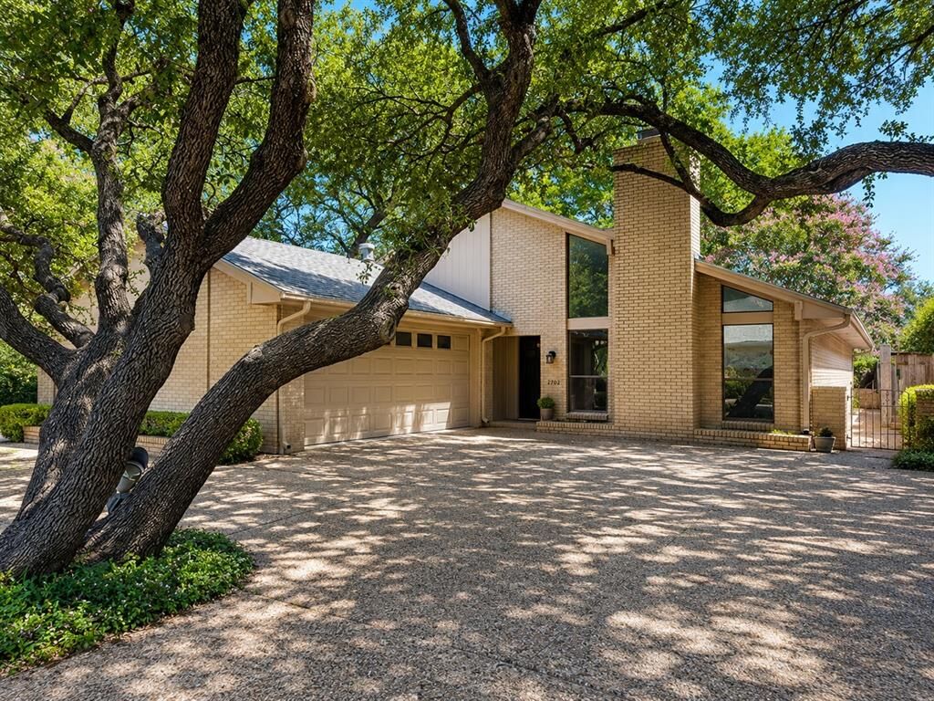 Property Photo:  3801 Brookhaven Circle  TX 76109 