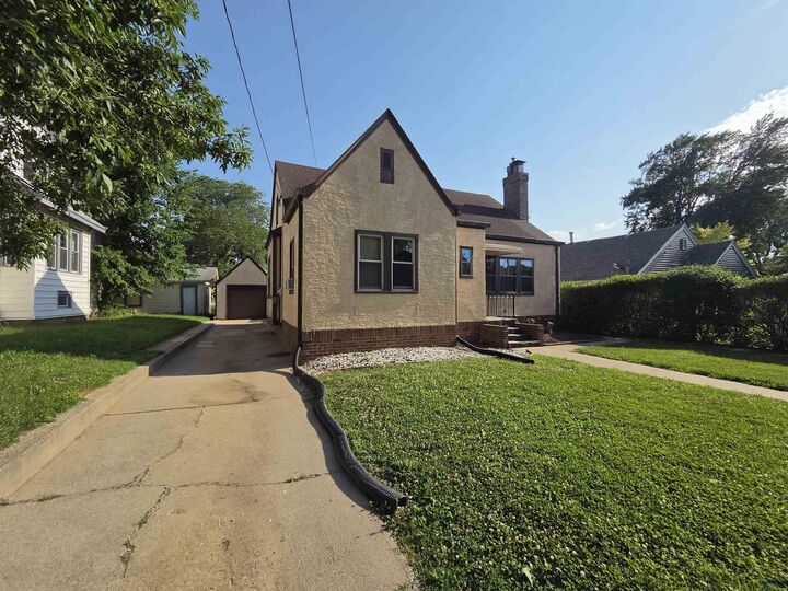 Property Photo: 604 36th St IA 51104