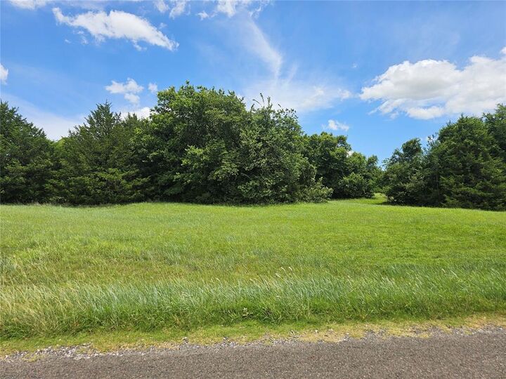 Property Photo: Walnut Creek Trail OK 73080