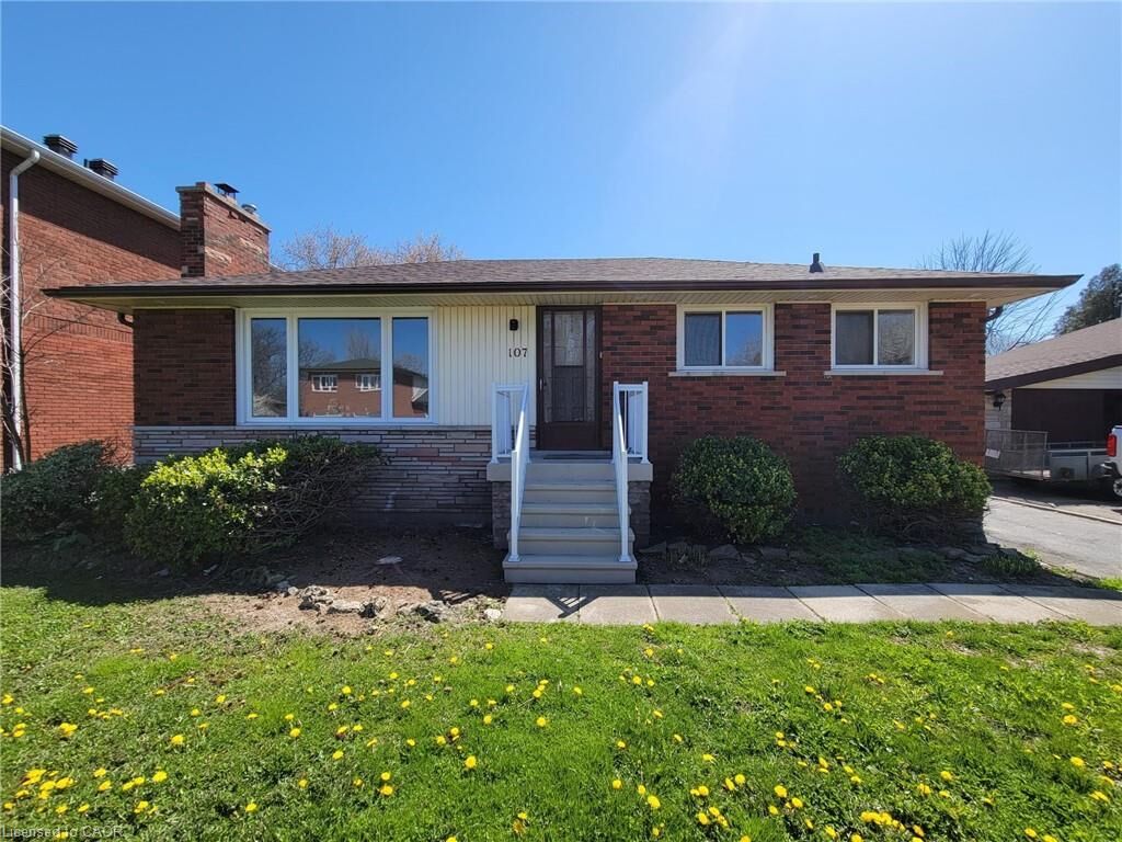 Property Photo:  107 South Bend Road W Upper  ON L9C 1M9 