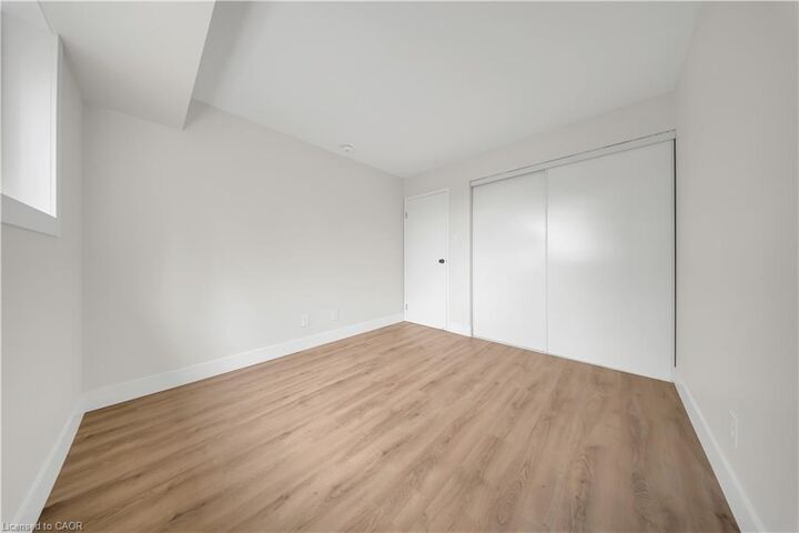 Property Photo: 3085 Kingsway Drive 21 ON N2C 2P1