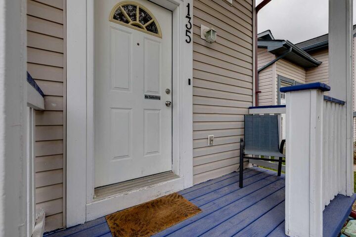 Property Photo:  135 Covewood Close NE  AB T3K 4Z8 