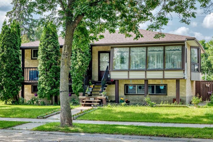 Property Photo:  16501 106 Avenue NW  AB T5P 0X1 