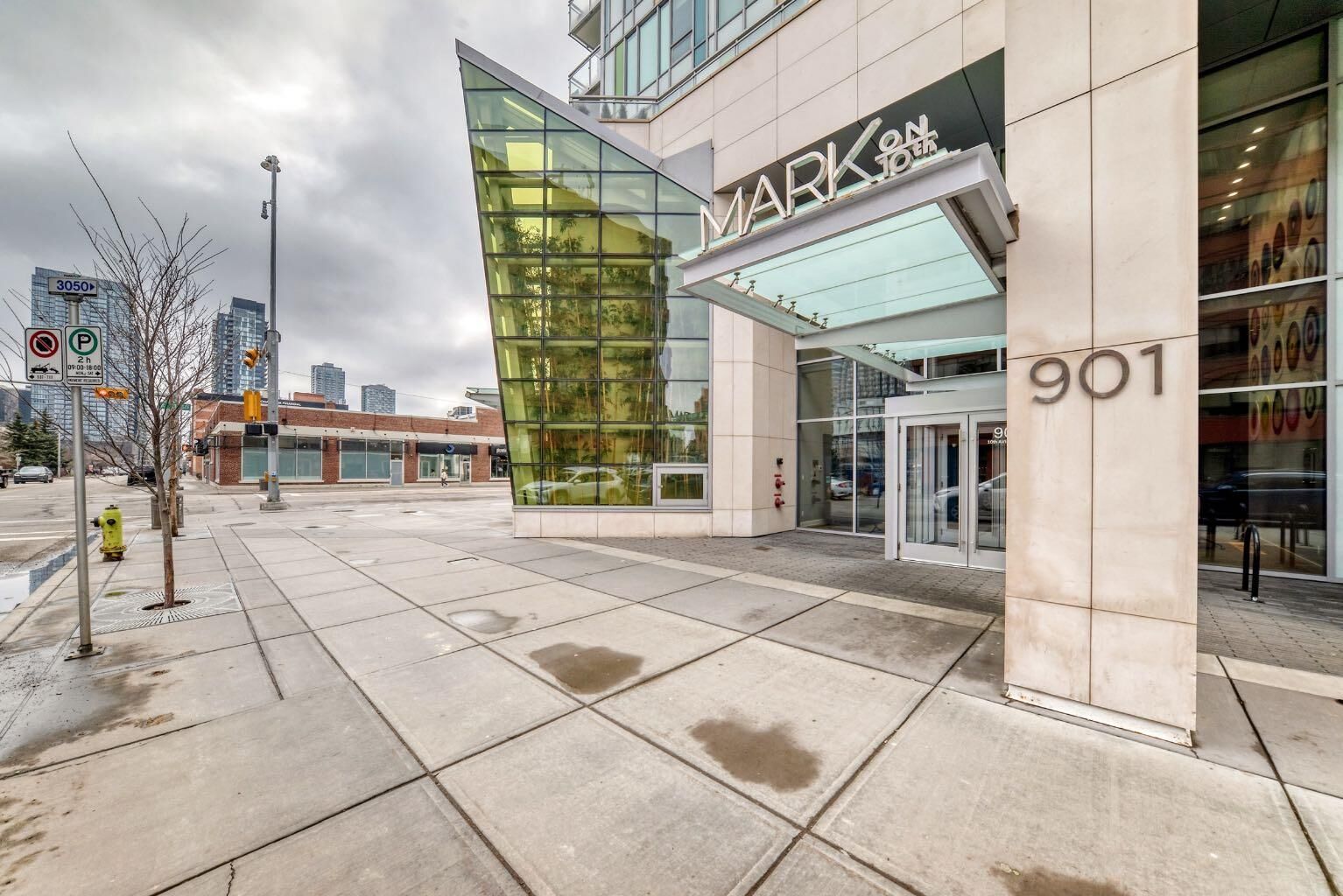 Property Photo: 901 10 Avenue SW 2804 AB T2R 0B5