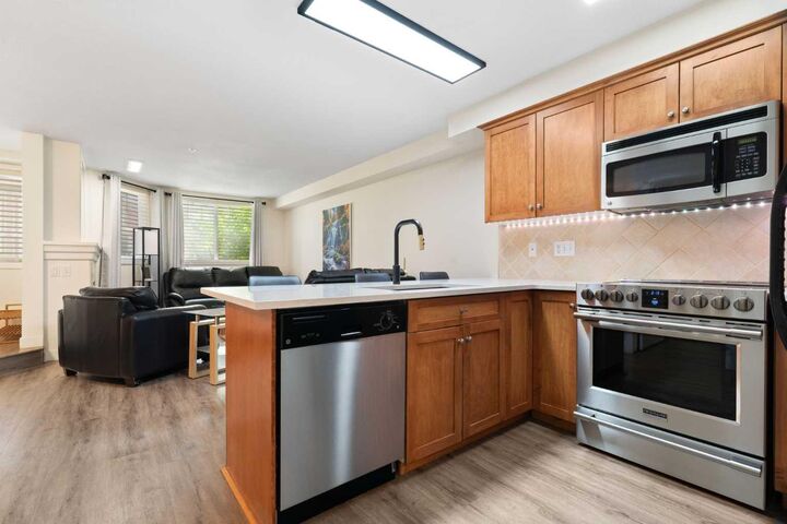Property Photo: 2422 Erlton Street SW 103 AB T2S 3B6