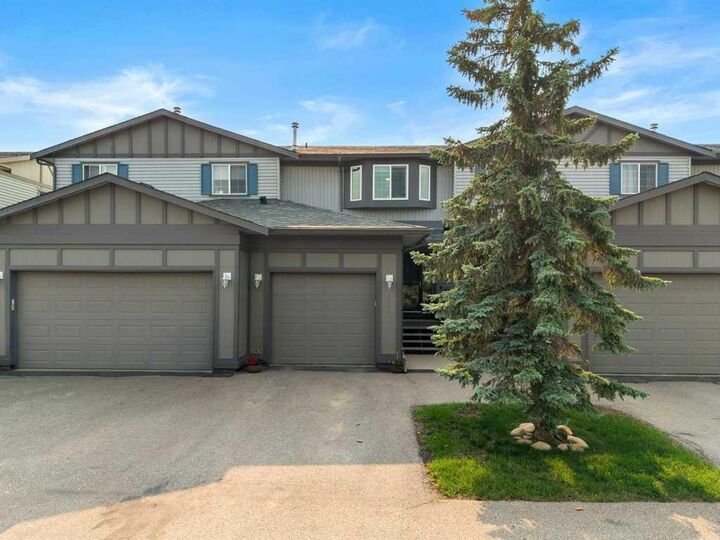 Property Photo: 720 Willowbrook Road NW 1204 AB T4B 2Y9