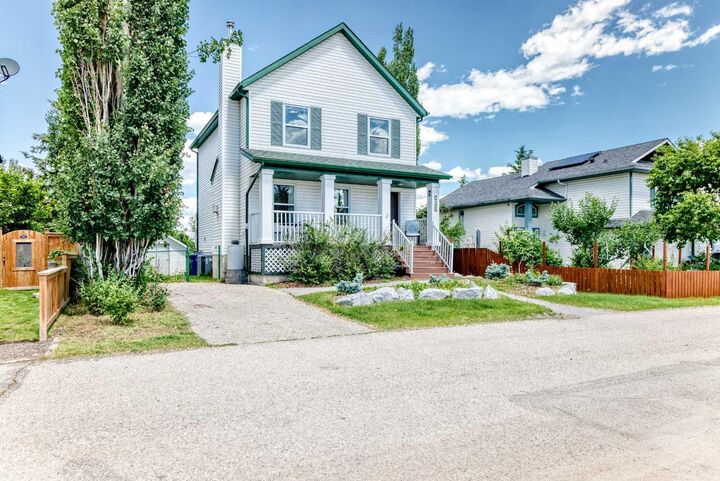 Property Photo: 107 2A Avenue NW AB T0L 0H0