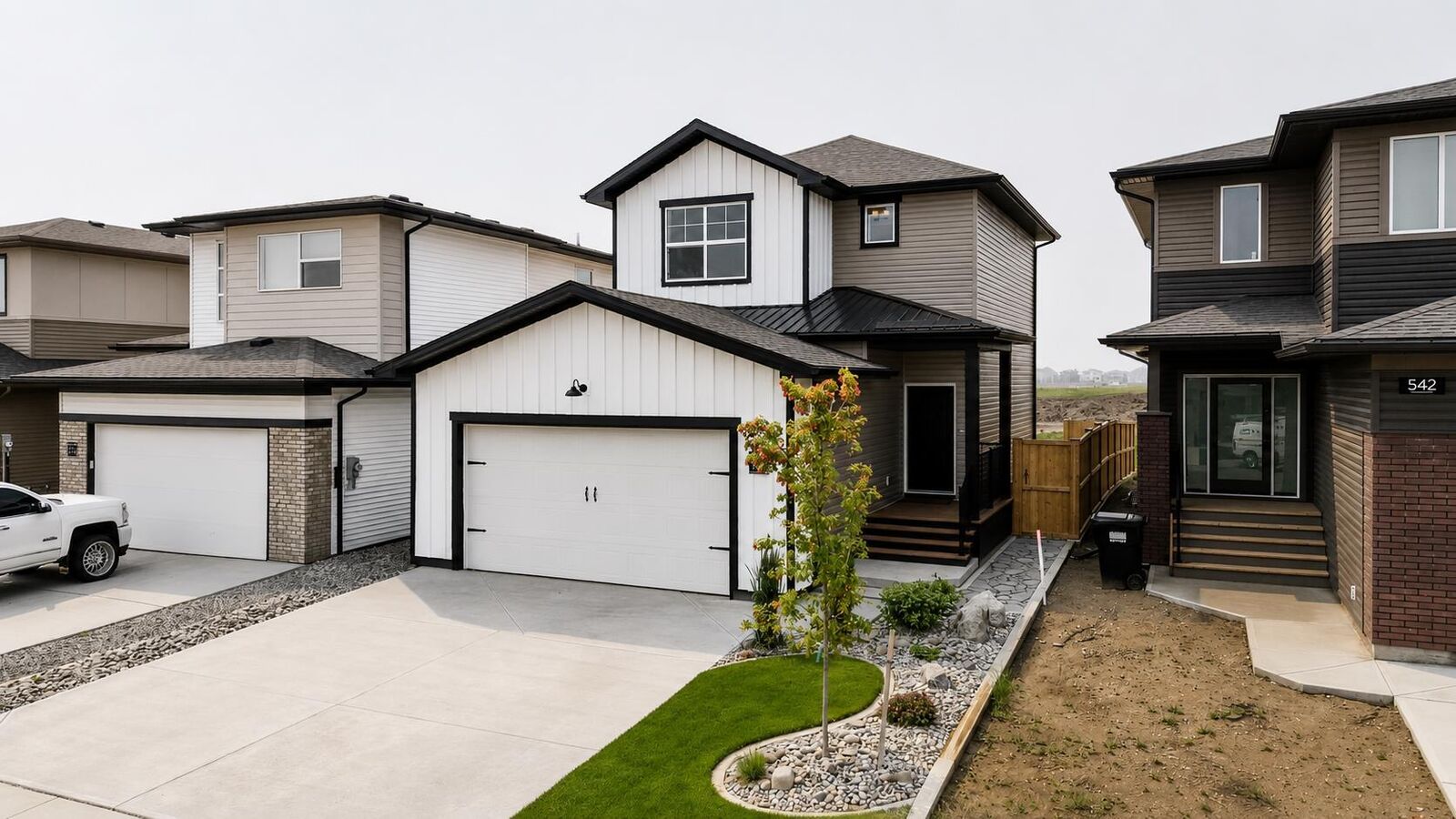 Property Photo: 538 Malahat Green W AB T1J 5W4