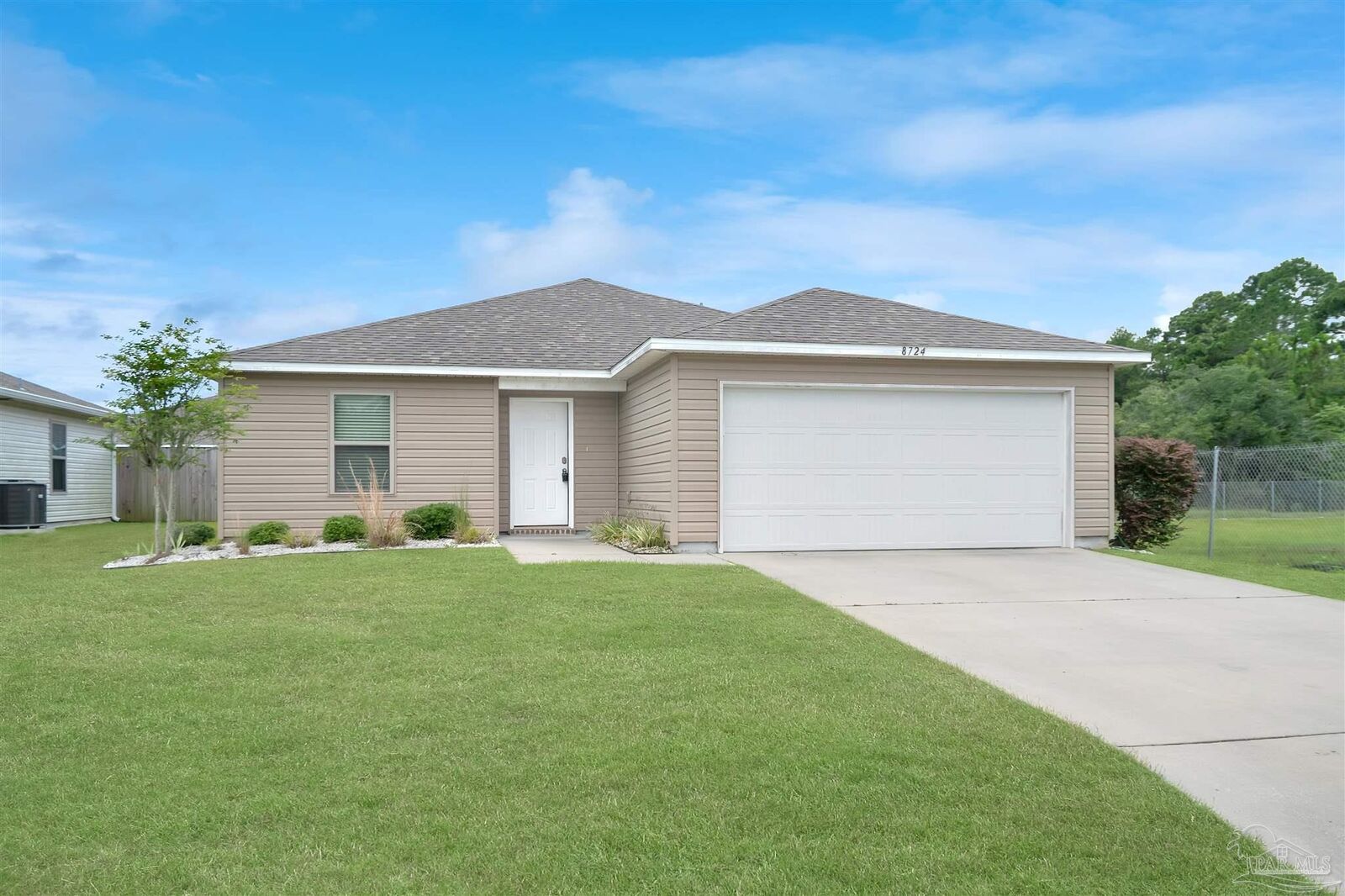 Property Photo:  8724 Schooner Ln  FL 32507 