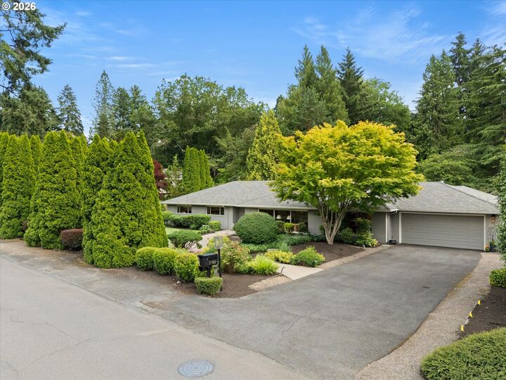 Property Photo:  10640 SW Hawthorne Ln  OR 97225 