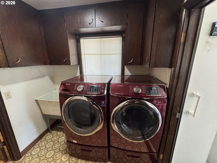 Property Photo: 845 W Rose St OR 97355
