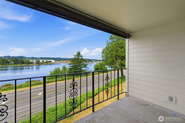 Property Photo:  904  East Bay Drive NE B302  WA 98506 