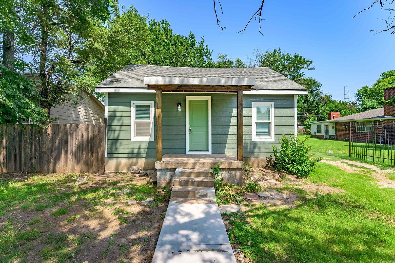 Property Photo:  1242 N Piatt Ave  KS 67214 