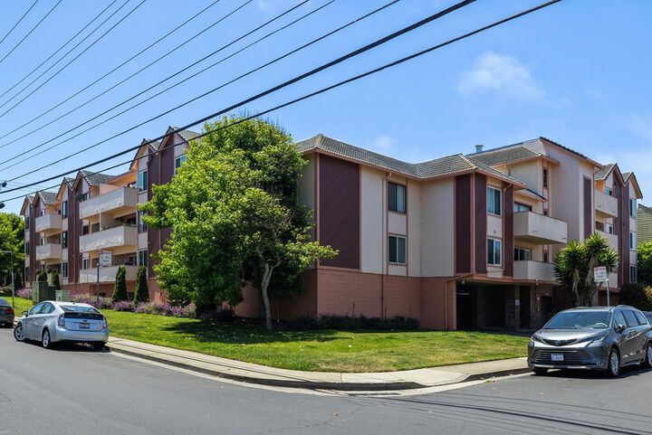 Property Photo: 405 91st Street 10 CA 94015