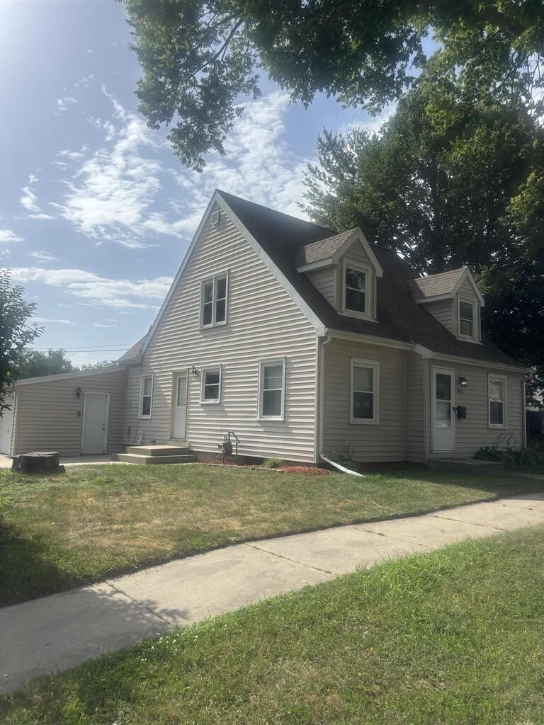 Property Photo: 915 West Street WI 53913