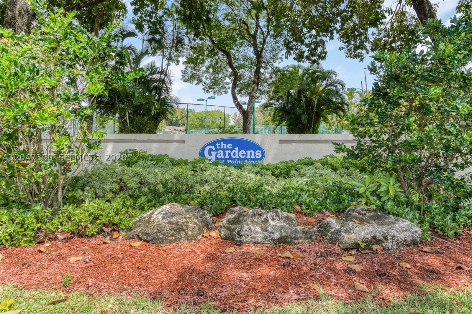 Property Photo: 709 Gardens Dr 101 FL 33069