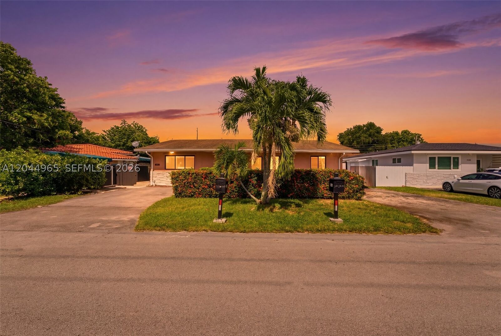 Property Photo: 1421-1419 SW 76 Ct FL 33144