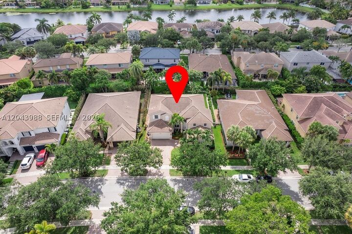 Property Photo: 3904 W Gardenia Ave FL 33332