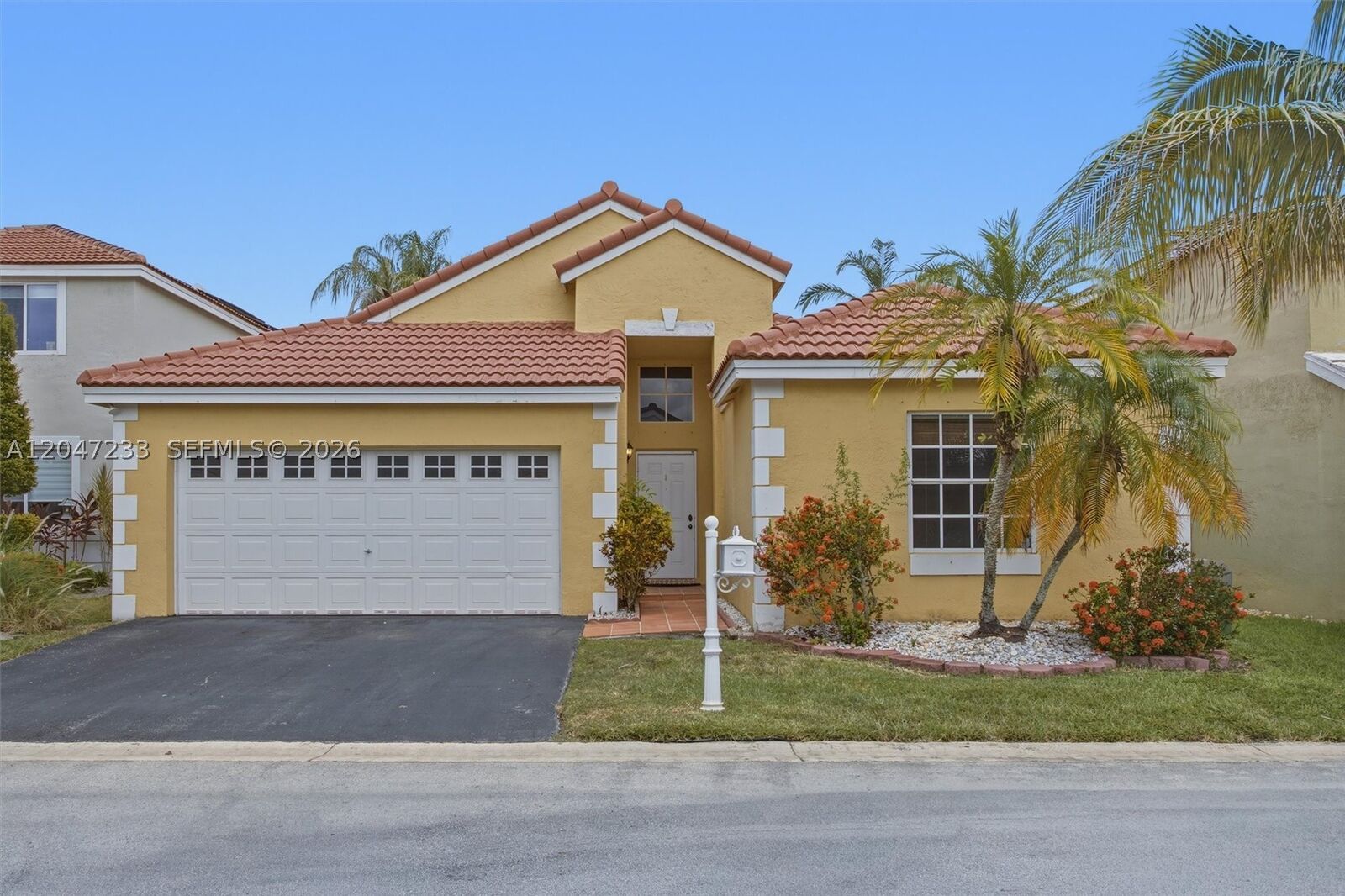 Property Photo: 411 Bermuda Springs Dr FL 33326