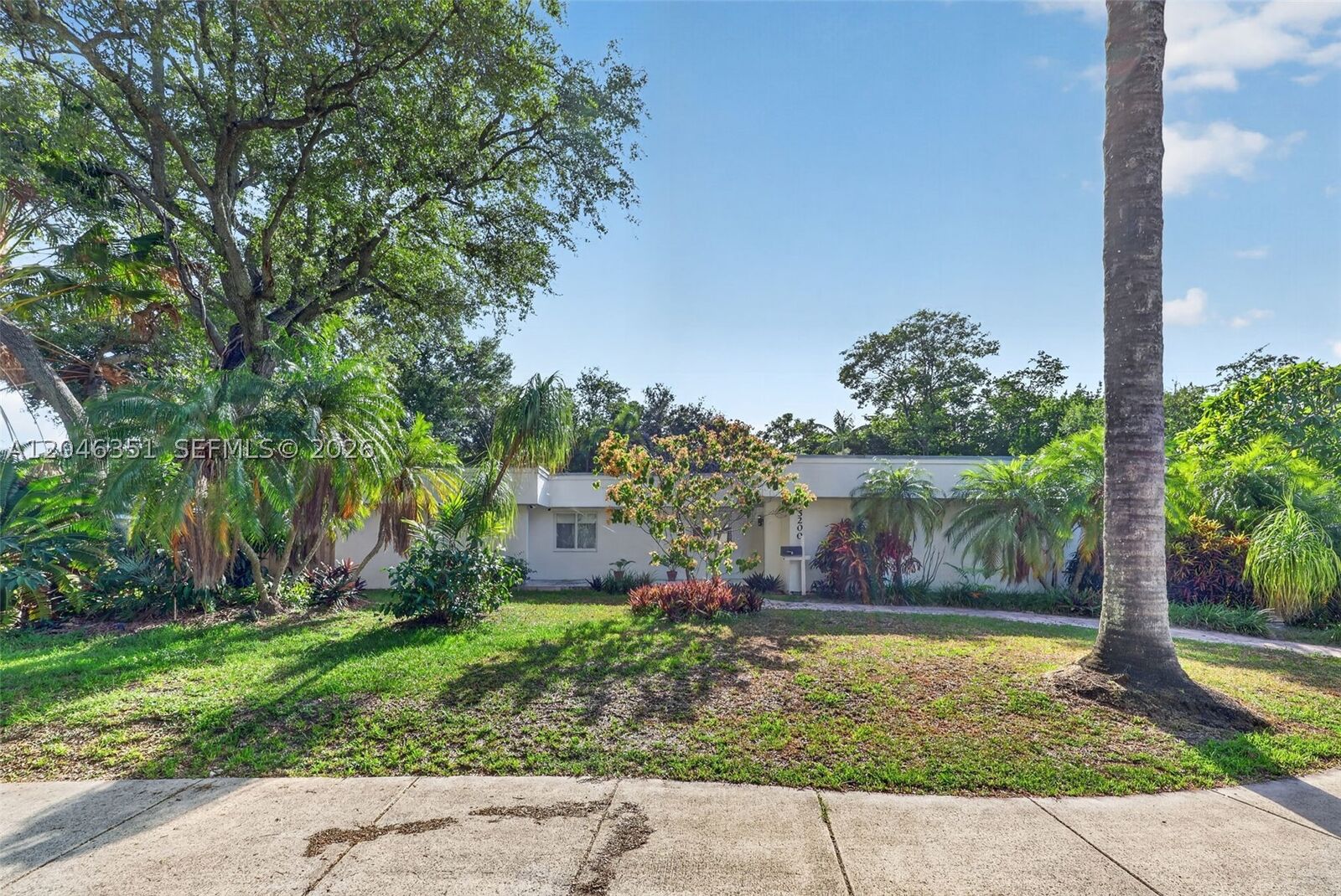 Property Photo: 15200 SW 81st Ave FL 33157